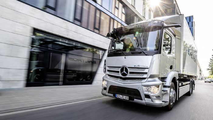 Μέγιστο μεικτό βάρος 40 τόνων για το τριαξονικό Mercedes-Benz eActros.