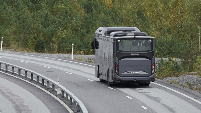 Το νέο Scania Interlink είναι διαθέσιμο σε εκδόσεις με 2 ή 3 άξονες και μήκη από 10,9 έως 15,0 μέτρα, με πολλές επιλογές σε ό,τι αφορά στη διαμόρφωση των θυρών του.