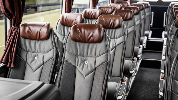 Λιγότερα καθίσματα (52 αντί για 59) καθίσματα με πολυτελείς επενδύσεις, για ακόμα μεγαλύτερη άνεση των επιβατών.