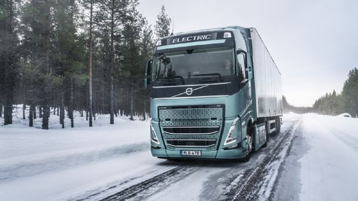 Αυξημένη σταθερότητα σε συνθήκες χαμηλής πρόσφυσης για τα ηλεκτρικά φορτηγά της Volvo, χάρη στο νέο σύστημα Active Grip Control.
