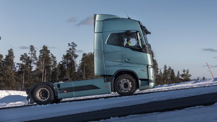 Σε δοκιμές αναδείχθηκε πως σε συνθήκες μειωμένης πρόσφυσης τα ηλεκτρικά φορτηγά της Volvo εμφάνισαν βελτίωση κατά 45% κατά την πλήρη επιτάχυνση.