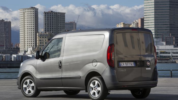 Το Fiat Doblo Cargo είναι διαθέσιμο σε δύο μήκη αμαξώματος και ισάριθμα ύψη οροφής ενώ μπορεί να μεταφέρει φορτία έως και 1,0t.