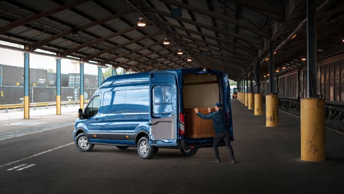 Το Ford Transit Van είναι σε θέση να μεταφέρει με άνεση φορτία ακόμη και άνω των 2,0t., αναλόγως της έκδοσης αμαξώματος. 