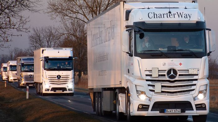 Ποικιλοτρόπως βοηθάει η Daimler Truck (και οι εργαζόμενοί της) τον ουκρανικό λαό.