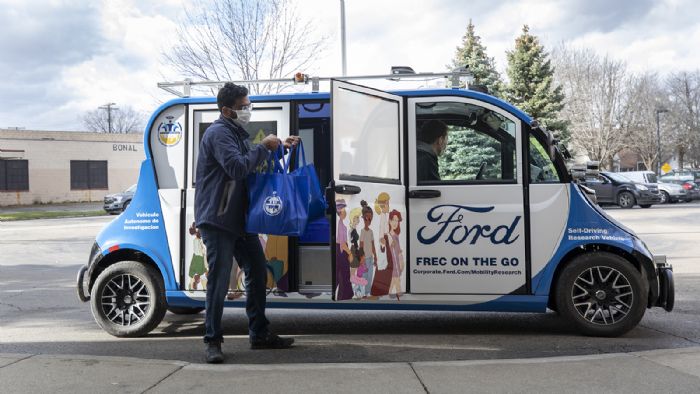 Με τη σύμπραξη του Ford Motor Company Fund αναμένεται να διατεθούν κατά τη διάρκεια των γιορτών πάνω από 4,5 τόνοι φρέσκων τροφίμων.