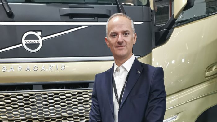 Ο κ. Βασίλης Δαμιανός, δ/ντής πωλήσεων της Volvo Trucks & Buses μας αποκάλυψε πως μέσα στους αμέσως επόμενους μήνες, η εταιρεία θα παραδώσει τα πρώτα 3 ηλεκτρικά φορτηγά της στην Ελλάδα.