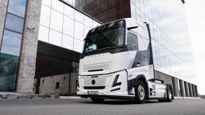 «Volvo 100 Year Edition»: Τα FH  FH16 φορούν τα… επετειακά τους! Νεα PRO.Autotriti.gr