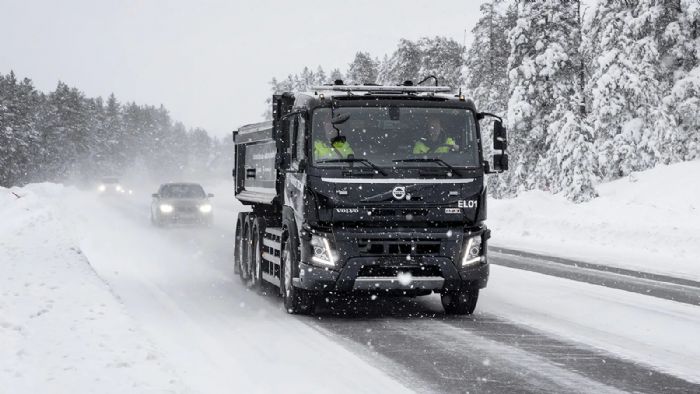 Σιδηρομεταλλεύματα βάρους 14 τόνων, μεταφέρουν τα Volvo FMX Electric, 100 χλμ. βόρεια του Αρκτικού Κύκλου, σε θερμοκρασίες έως και -32 βαθμούς Κελσίου.