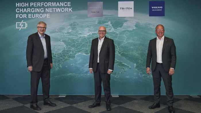Από αριστερά: Martin Daum (CEO Daimler Truck), Matthias Grundler (CEO TRATON GROUP) και Martin Lundstedt (Πρόεδρος και CEO Volvo Group).