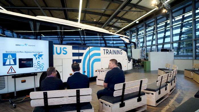 Daimler Buses: Επαγγελματικά μαθήματα κατάρτισης λεωφορείων/πούλμαν 