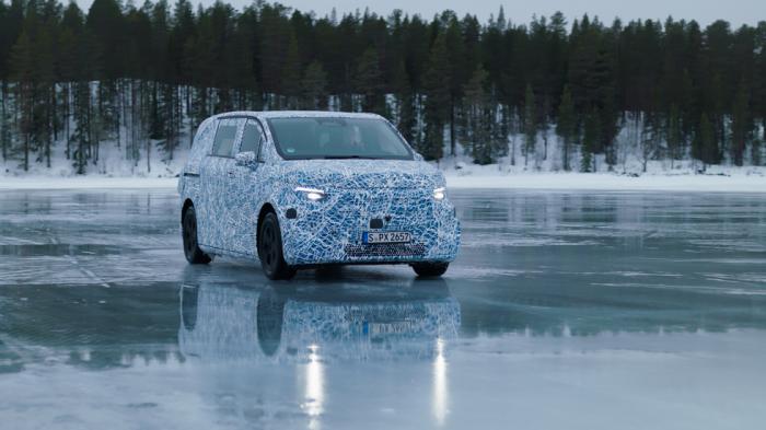 Τα Vans της Mercedes-Benz πέρασαν το crash test του Αρκτικού Κύκλου! Τα Vans της Mercedes-Benz πέρασαν το crash test του Αρκτικού Κύκλου!