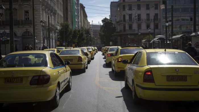 Το ΣΑΤΑ υποστηρίζει ότι η ελάχιστη διάρκεια της σύμβασης ολικής μίσθωσης με οδηγό μέσω προκρατήσεως δεν θα πρέπει να μειωθεί σε μισή ώρα, γιατί έτσι διευκολύνεται η χρήση οχημάτων από εταιρείες τύπου 