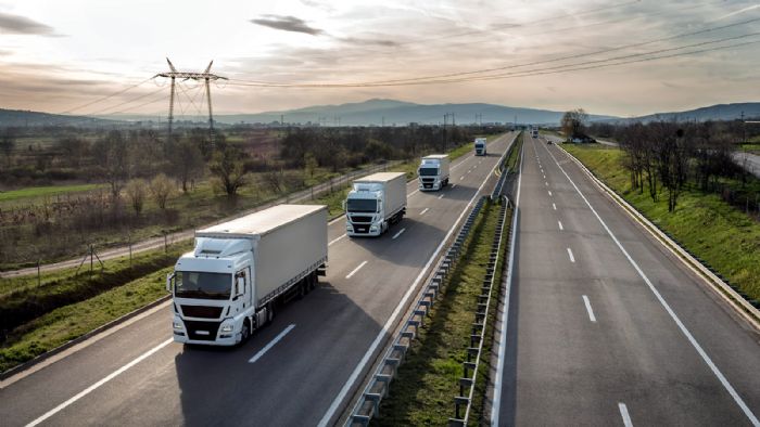 Σύμφωνα με τα στοιχεία της IRU, οι απώλειες του κλάδου των οδικών μεταφορών για το 2020 αναμένεται να ανέλθουν στα 150 δις ευρώ σε σχέση με το 2019!