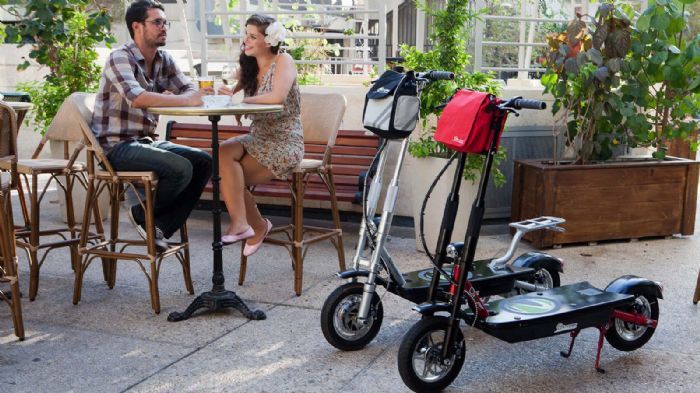 Το νέο ηλεκτρικό scooter της Kooper είναι ελαφρύ, ανθεκτικό και αξιόπιστο, γρήγορο καθώς και 100% φιλικό προς το περιβάλλον. 