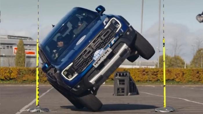 Ρεκόρ: Ford Ranger Raptor πέρασε από το πιο στενό διάκενο!