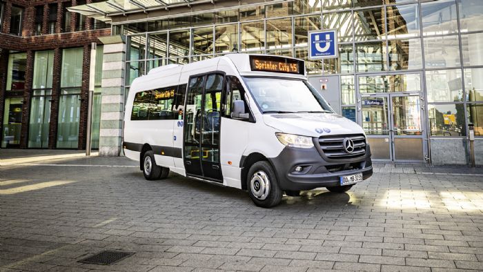 Η Daimler Buses πούλησε τη Mercedes-Benz Minibus GmbH με έδρα το Ντόρτμουντ, στον βιομηχανικό όμιλο AEQUITA που έχει τη βάση του στο Μόναχο.