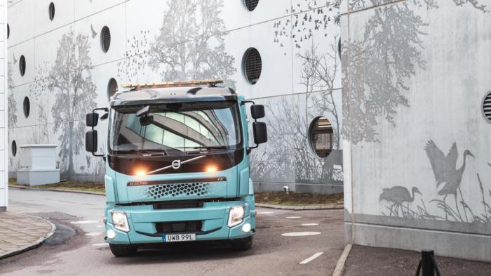 Η Volvo παρουσιάζει ηλεκτρικά φορτηγά με μεγαλύτερη αυτονομία
