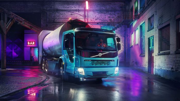 Το νέο Volvo FE Electric θα προσφέρεται σε πολλές παραλλαγές για διάφορους τύπους μεταφορικών εργασιών με τη νέα καμπίνα χαμηλής εισόδου της μάρκας.