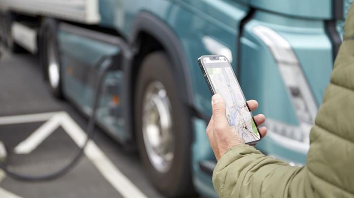 Επανάσταση στην ταχυφόρτιση ηλεκτρικών φορτηγών φέρνει η Volvo Trucks