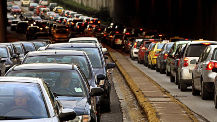 Μέσα στον Μάιο θα ξεκινήσουν οι έλεγχοι –σε βάθος 3ετίας- για τον εντοπισμό των οχημάτων που δεν έχουν ασφάλιση ή καταβλημένα τέλη κυκλοφορίας.
