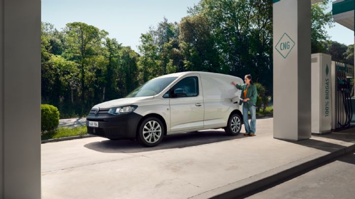 Διαθέσιμο μόνο με μακρύ μεταξόνιο, το νέο Caddy Maxi TGI λειτουργεί με φυσικό αέριο (CNG) και είναι το μόνο που φέρει την ενεργειακή ταμπέλα «Α+».