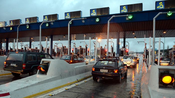 Οι αυξήσεις αυτές έχουν προβλεφτεί μετά από απόφαση των υπουργών Οικονομικών και Υποδομών Ευκλείδη Τσακαλώτου και Χρίστου Σπίρτζη αντίστοιχα.