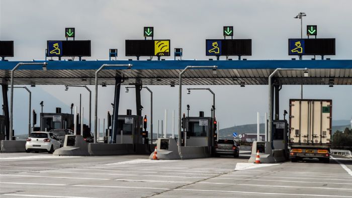 Μέχρι το τέλος του 2018, δεν αποκλείεται να λειτουργήσει στους μεγάλους οδικούς άξονες της χώρας –δορυφορικό- αναλογικό σύστημα πληρωμής των διοδίων. 