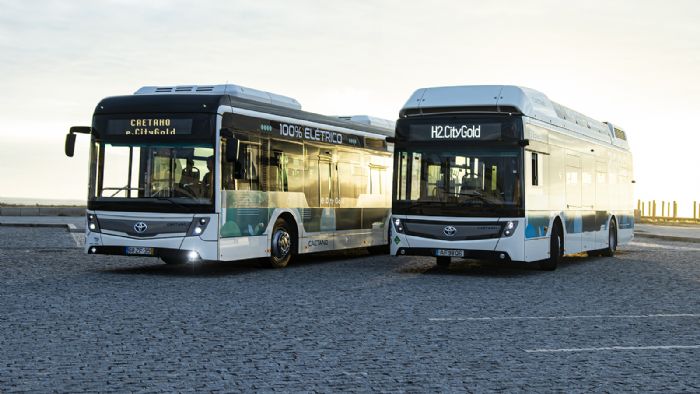 Δύο λεωφορεία μηδενικών ρύπων -ένα ηλεκτρικό και ένα κυψελών καυσίμου- της Caetano, θα λανσάρονται εφεξής και με τα σήματα της Toyota, η οποία δανείζει τη σχετική τεχνολογία στην πορτογαλική αμαξοποιό