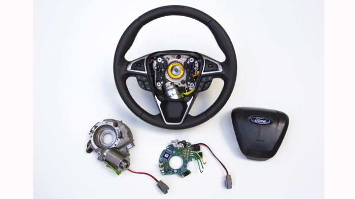 Το νέο Ford Adaptive Steering ενσωματώνεται εξ ολοκλήρου μέσα στο τιμόνι του οχήματος και δεν απαιτεί σημαντικές αλλαγές στα συμβατικά συστήματα. 