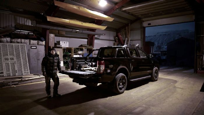 Παρακολουθήστε το νέο Ford Ranger Black Edtion να κυκλοφορεί και να διαπρέπει στο… στοιχείο του. Δηλαδή στο απόλυτο σκοτάδι του νορβηγικού βορρά.