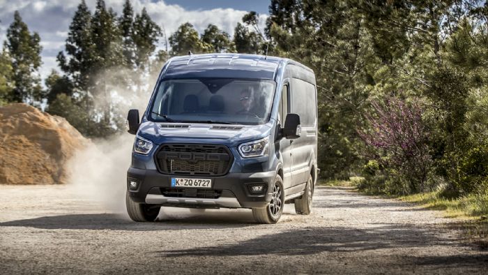 Οι νέες εκδόσεις «Trail» του Ford Transit έχουν εξελιχθεί ειδικά για χρήση και σε εκτός δρόμου διαδρομές. 