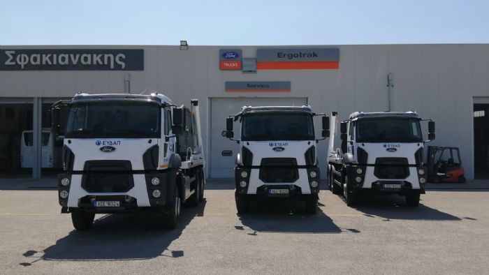 H Ergotrak, μέλος του Ομίλου Σφακιανάκη, παρέδωσε δύο νέα τριαξονικά φορτηγά της Ford Truck στο στόλο οχημάτων της ΕΥΔΑΠ.