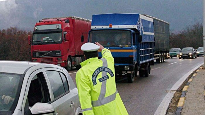 Ελέγχους για τον εντοπισμό παραβατικών συμπεριφορών οδηγών φορτηγών οχημάτων πραγματοποίησε η Διεύθυνση Τροχαίας Αττικής. 
