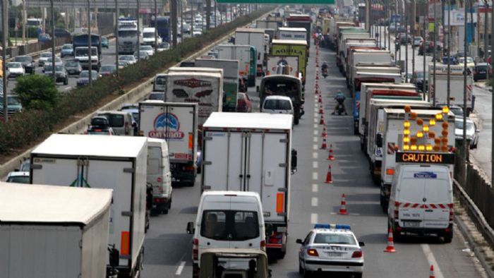 Περιορισμοί στην κυκλοφορία των φορτηγών θα ισχύσουν στο οδικό δίκτυο της χώρας από την 22η Δεκεμβρίου έως την 7η Ιανουαρίου.