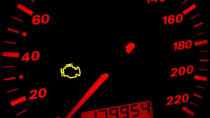 «Check Engine»: To λαμπάκι που σε στέλνει στο συνεργείο! 