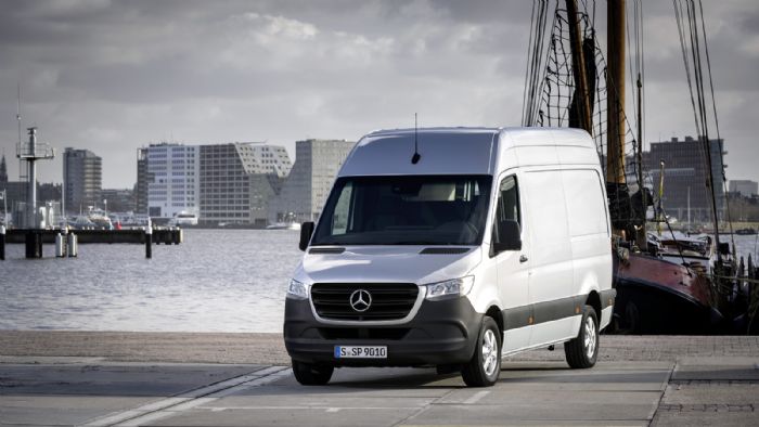 Το Mercedes-Benz Sprinter Van αποτελεί ένα από τα πιο προηγμένα τεχνολογικά και αποδοτικά Μεγάλα Vans της ελληνικής αγοράς στην παρούσα φάση.