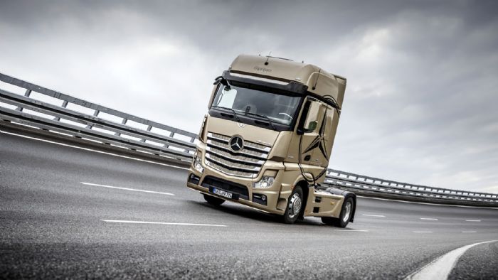 Η Mercedes-Benz Trucks διατηρεί μέχρι στιγμής μερίδιο της τάξης του 37,60%) στις πωλήσεις φορτηγών της χώρας μας. 