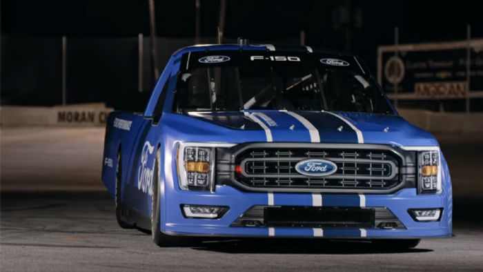 Αυτό είναι το νέο αγωνιστικό F-150 του NASCAR που εξέλιξε η Ford Performance.
