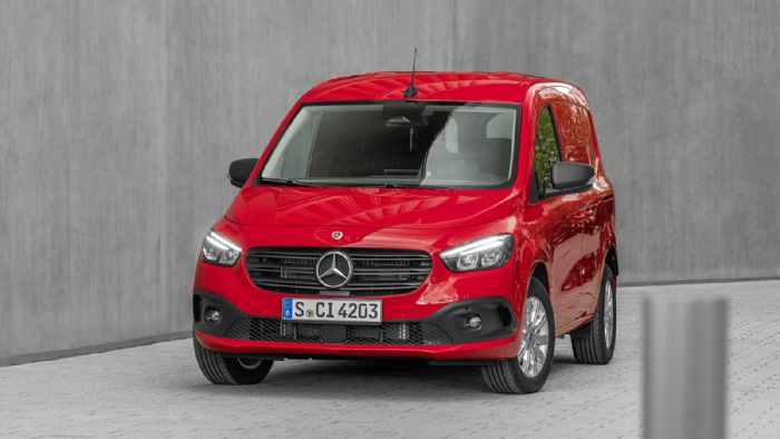 Οι τιμές θα ξεκινούν από τα 23.024 ευρώ για το Citan 110 στην έκδοση Panel Van με τον κινητήρα βενζίνης των 102 hp στη βασική εξοπλιστική έκδοση BASE.