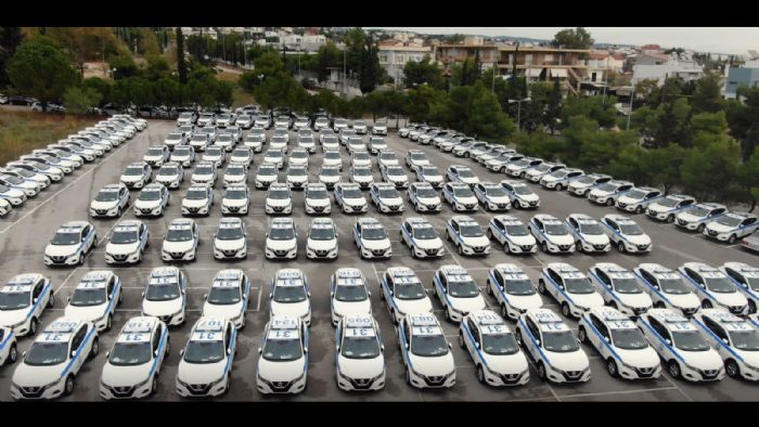 Τα 278 νέα περιπολικά οχήματα Nissan Qashqai παραταγμένα.