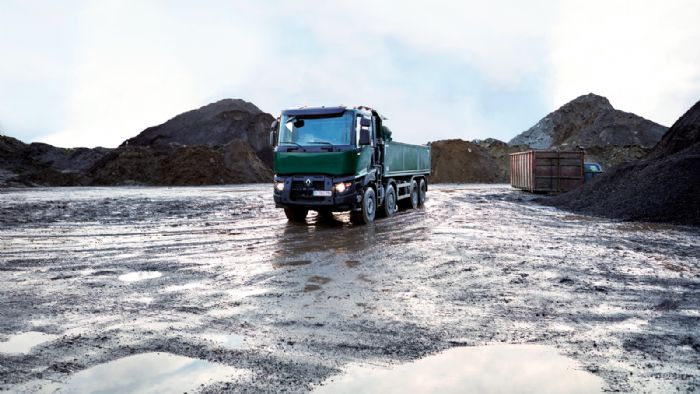 Η Renault Trucks παρουσίασε αρκετές αναβαθμίσεις στο βοηθητικό –υδραυλικό- σύστημα μετάδοσης της κίνησης στους εμπρός τροχούς, «Optitrack».