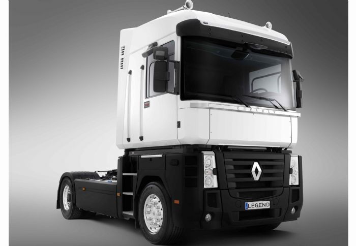 Το επετειακό Renault Magnum Legend αποτελεί φόρο τιμής στα 20 από την πρώτη παρουσίαση του κορυφαίου γαλλικού φορτηγού. 