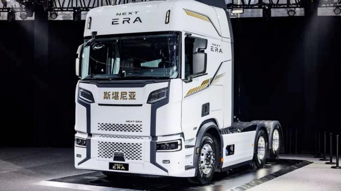 Το Scania Next Era παράγεται στην Κίνα ως μοντέλο ειδικά εξελιγμένο για την τοπική αγορά, όπου η εταιρεία ενισχύει πλέον και τις δραστηριότητες δοκιμών. Το Scania Next Era παράγεται στην Κίνα ως μοντέλο ειδικά εξελιγμένο για την τοπική αγορά, όπου η εταιρεία ενισχύει πλέον και τις δραστηριότητες δοκιμών.