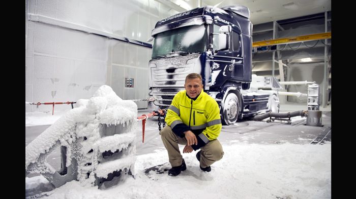 Ακόμη και μέσα στο κατακαλόκαιρο, η νέα αεροδυναμική σήραγγα της Scania μπορεί να προσομοιώσει θερμοκρασίες έως και 35 βαθμών Κελσίου υπό το μηδέν.