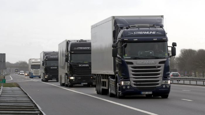 Σύμφωνα με πρόσφατες μελέτες της Scania Trucks, η κίνηση των φορτηγών σε κονβόι κατά τη διάρκεια του δρομολογίου τους… 