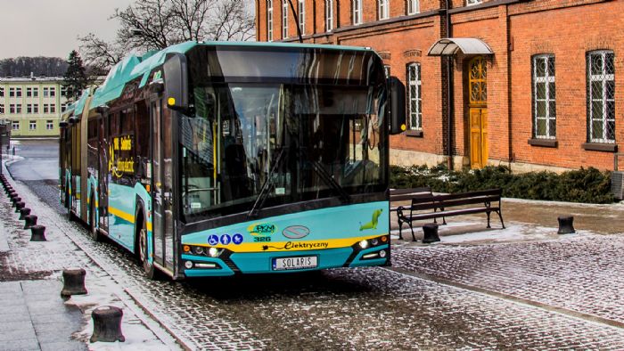 Παλιές μπαταρίες ηλεκτρικών λεωφορείων Solaris, τοποθετούνται σε ένα πρωτότυπο σύστημα αποθήκευσης ενέργειας που εξελίσσεται στην Πολωνία.
