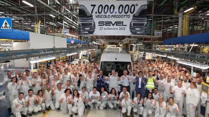 7 εκ. Van η Stellantis στο εργοστάσιο Sevel της Ιταλίας