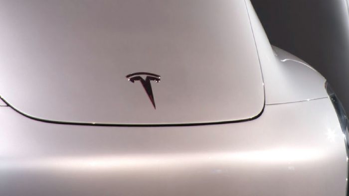 Δείτε το video από την επίσημη παρουσίαση του νέου ηλεκτροκίνητου φορτηγού της Tesla από τον Elon Musk.