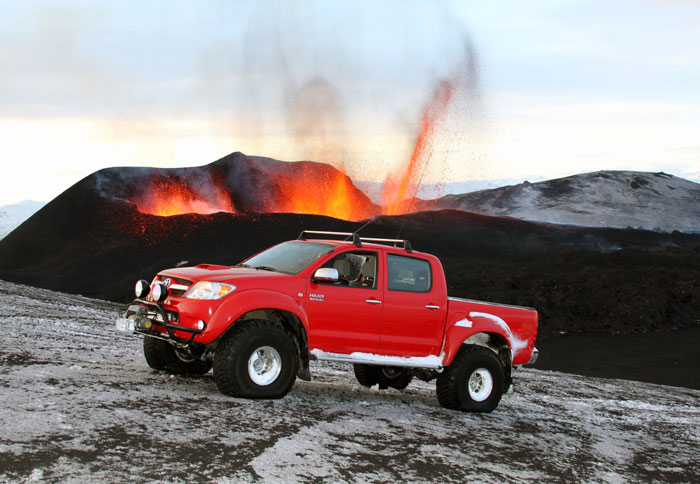 Στο ισλανδικό ηφαίστειο με Hilux