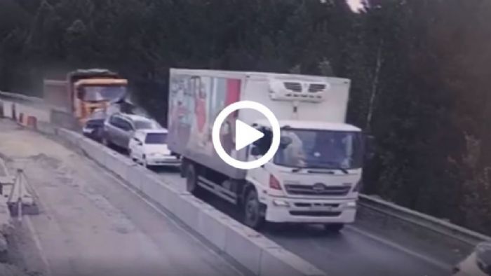 VIDEO: με τα φρένα σπασμένα «εξαφανίζει» 4 αυτοκίνητα